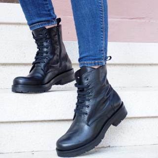 SLIGHT WOMEN'S ANKLE BOOT IN FLEXIBLE BLACK LEATHER WITH ZIPPER AND LACES