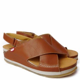 ON FOOT CROSSED SANDAL WITH EXTRA SOFT BOTTOM