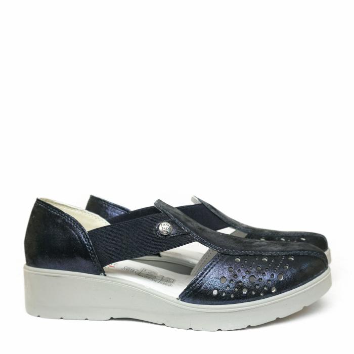 ENVAL SOFT CLOSED TOE SANDAL IN PERFORATED BLUE LEATHER WITH ELASTICS